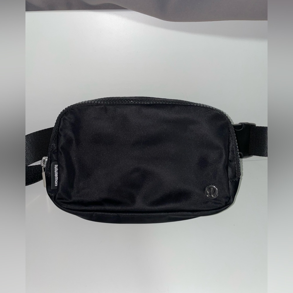 Lululemon belt bag